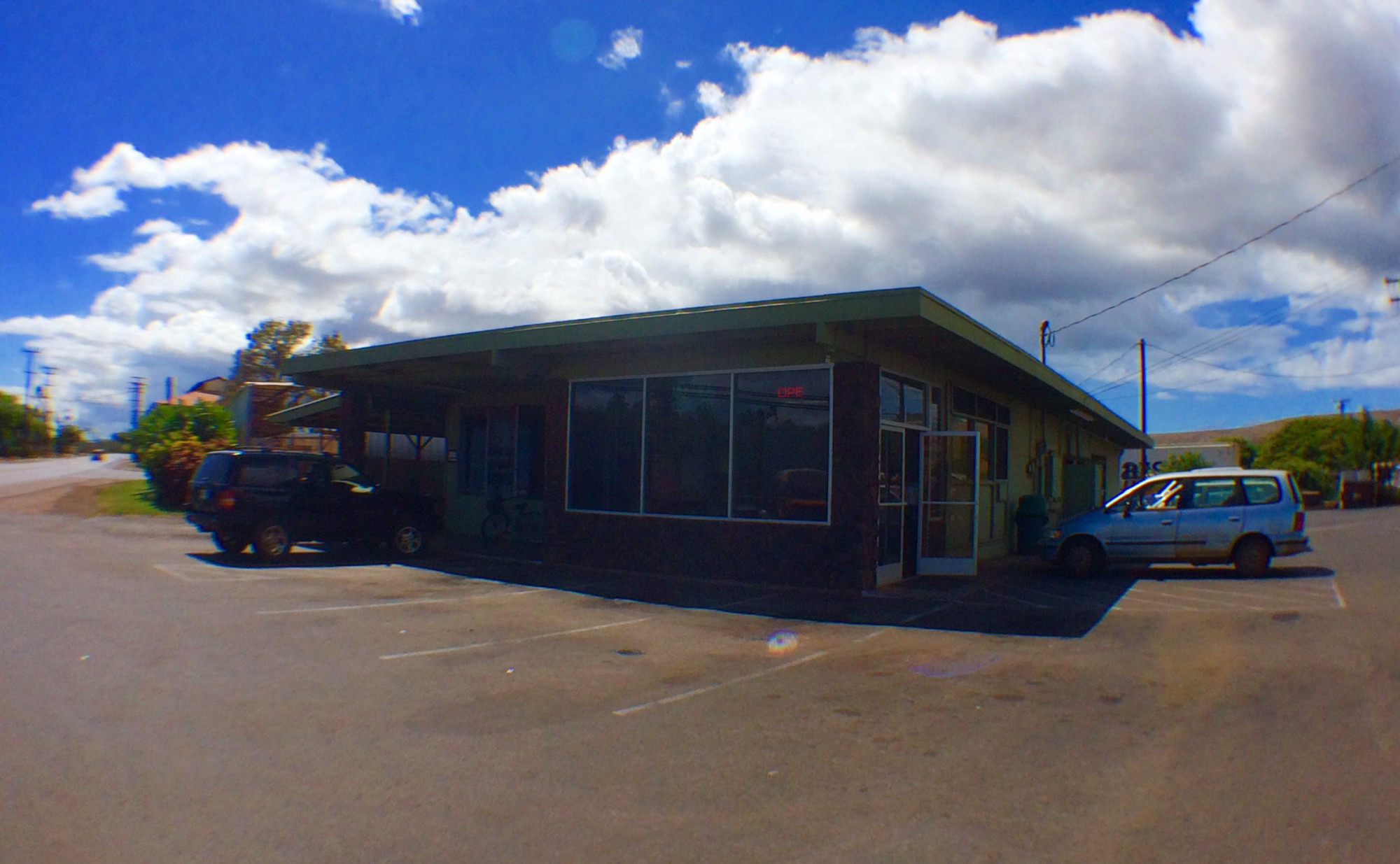 Molokai Drive-Inn photo 1 in Kaunakakai