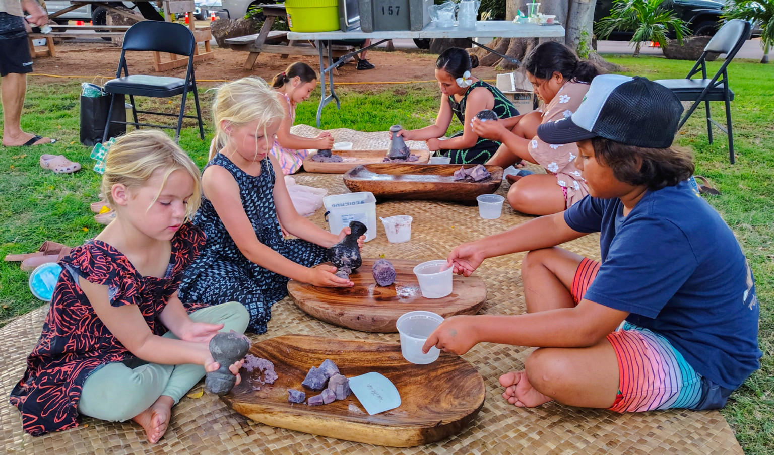 Keiki learn how to pound poi at the Ho’olaule’a 2025